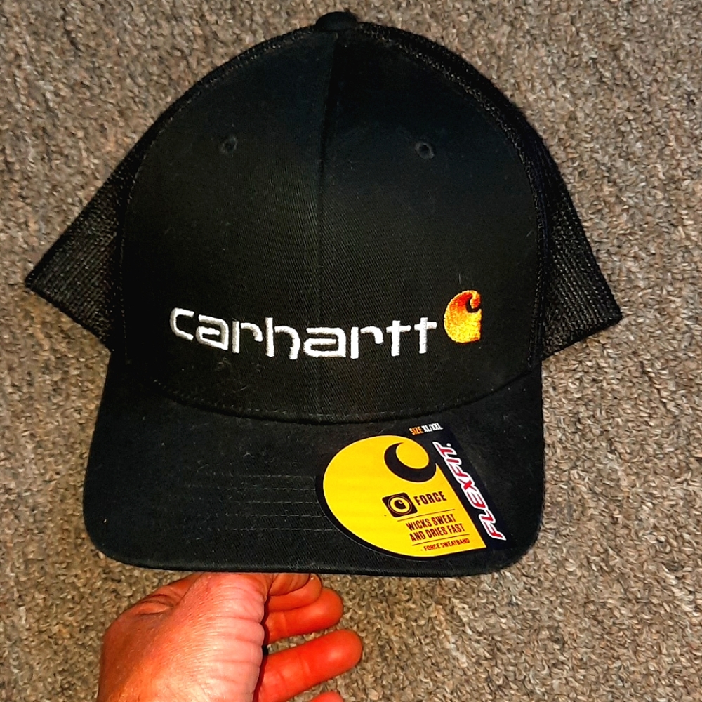 Carhartt flex fitted canvas mesh back logo hat. Brand new tags on!!